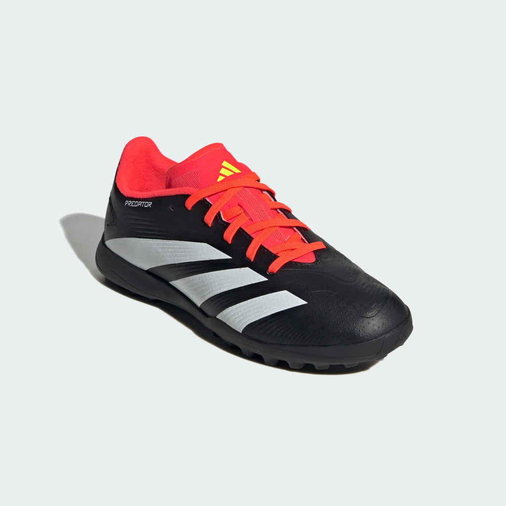 Zijaanzicht van de adidas PREDATOR LEAGUE TF J met PREDATOR Ribs voor verbeterde balcontrole.