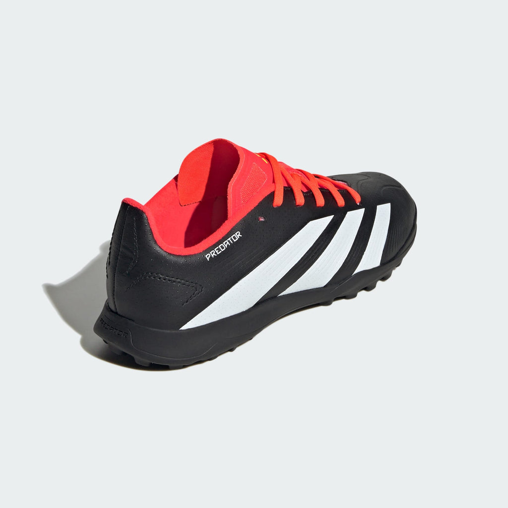 Zijaanzicht van de adidas PREDATOR LEAGUE TF J met PREDATOR Ribs voor verbeterde balcontrole.